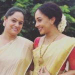 Pearle Maaney Instagram - Our Simple Onam. First Onam after marriage with Amma and Achan. @srinish_aravind #chennai #onam2019