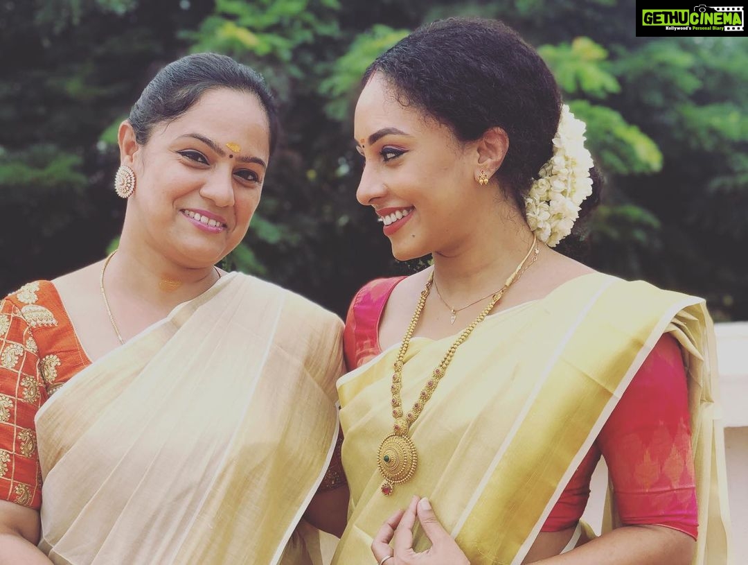 Pearle Maaney Instagram - Our Simple Onam. First Onam after marriage with Amma and Achan. @srinish_aravind #chennai #onam2019