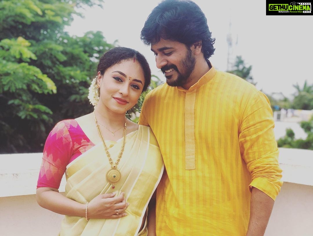 Pearle Maaney Instagram - Our Simple Onam. First Onam after marriage with Amma and Achan. @srinish_aravind #chennai #onam2019