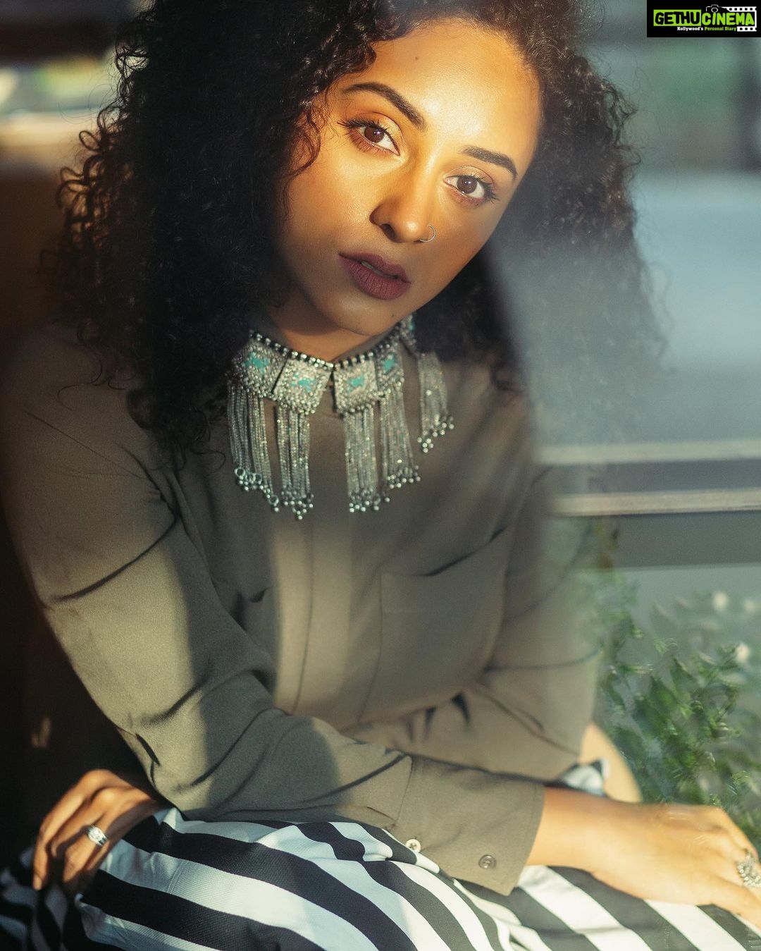 Pearle Maaney Instagram - Close your eyes and stay close to your dreams whenever you get time... coz what you spend most of your time thinking is what you attract πΈπ . . . Click @clintsoman Styling @adampallil