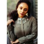 Pearle Maaney Instagram - The Next time Someone tells you... “You Can’t”, understand that the “T” is Silent 😋 they are actually saying “You Can!” 🥰 . . @clintsoman 📷 Styling @adampallil Makeup : Myself ☃️ . . . . . . . . . #motivation #photooftheday #instagram #instafashion #photography #girlsfashion