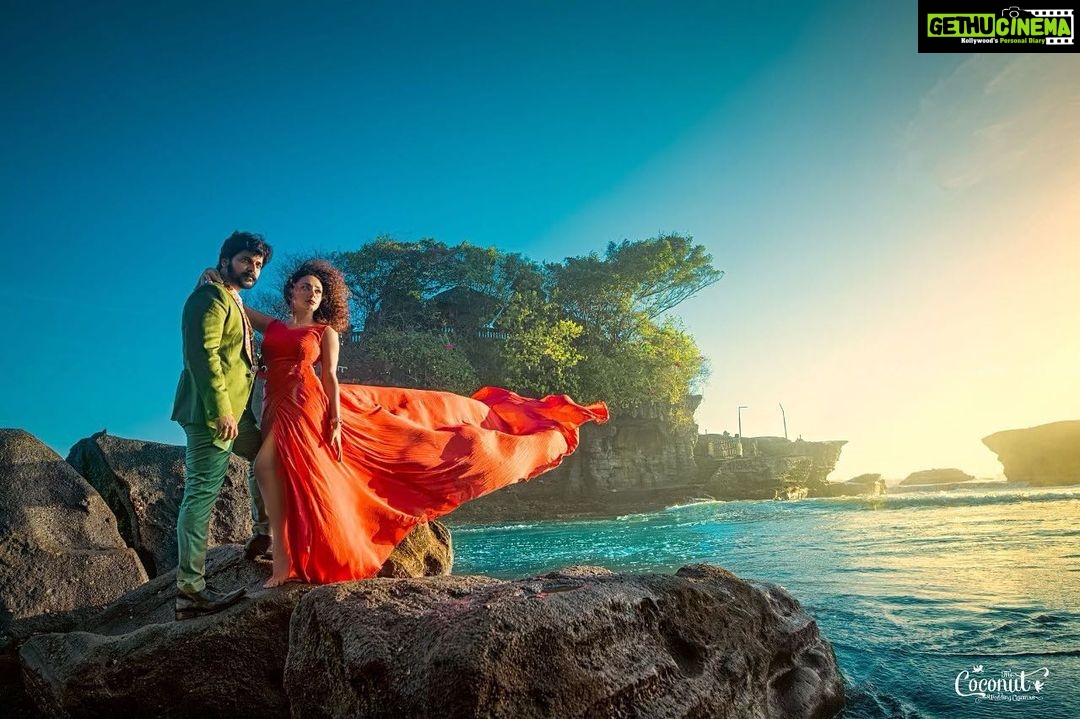 Pearle Maaney Instagram - Dreamy & Filmy with my Hubby 😋 @srinish_aravind . Thank you for the Million views for Pearlish Song!!!! We love you all!! Click by @jinish_photogenic . . . . . @coconutdestinations @coconut.weddings Bali