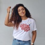Pearle Maaney Instagram – My reaction after watching Valimai Today “ Kutty Maama Njan Njetti Maama” !!! 😀
What A Movie!!! ❤️🥰 Loved every Bit of It. Ajith Sir Vera Level 😎 
#valimai 
.
T-shirt : Pearle Maaney Merch Link in Bio