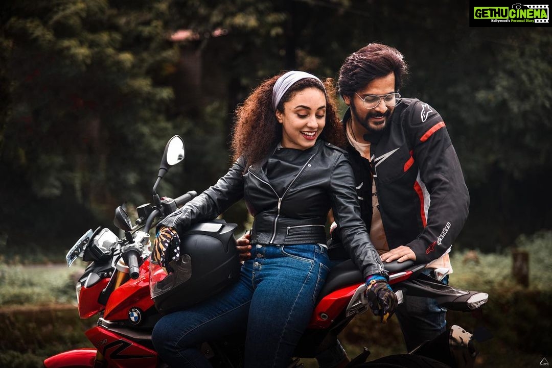 Pearle Maaney Instagram - New Video out Now! Link in Bio . @srinish_aravind #bikergirl #bikelovers