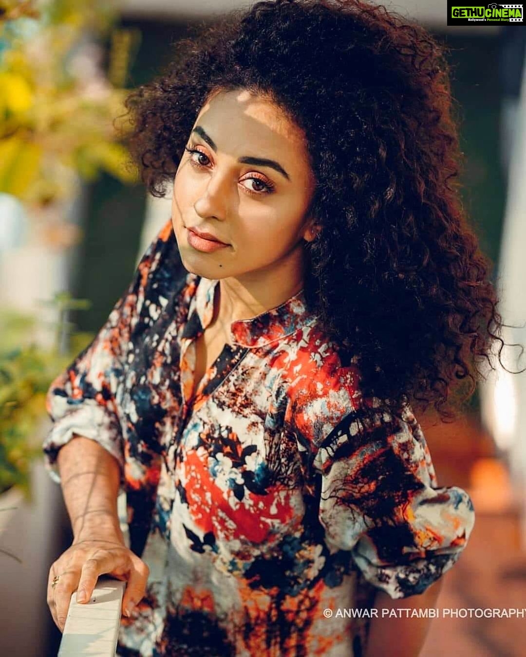 Pearle Maaney Instagram - Use ur imagination to build the future. 🌸 . . . @anwarpattambiphotography