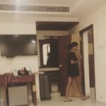 Pearle Maaney Instagram – My bundle of funny and emotional MOMENTS … @shaunromy
.
10 years and still counting 🦋