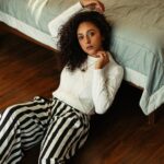Pearle Maaney Instagram - Just be happy... Make Yourself comfortable 🦋 Look at me sitting on the floor.. Like it’s a bed of roses ..🌸 . . . Click by @clintsoman Concept n styling @adampallil Makeup : myself 🌸 Location courtesy @mg2007 . #photoaday #conceptshoot