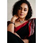 Pearle Maaney Instagram - She has been through a lot… but it never messed with the sparkle in her eyes… or the fire 🔥 in her heart…. ❤️ Click @clintsoman Saree @pearle.in Makeup and Hair : Me 🙋‍♀️