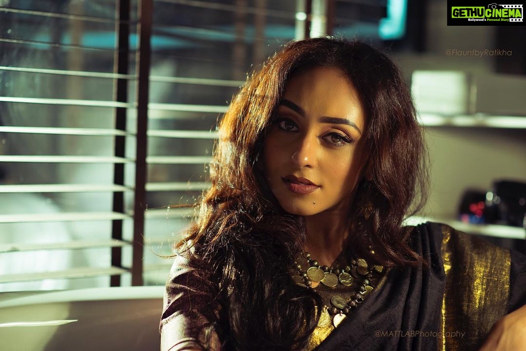 Pearle Maaney Instagram - There is Something about A woman with a Loud Mind that sits In Silence. 🌸 . . . Peace Love and Music to All my darlings