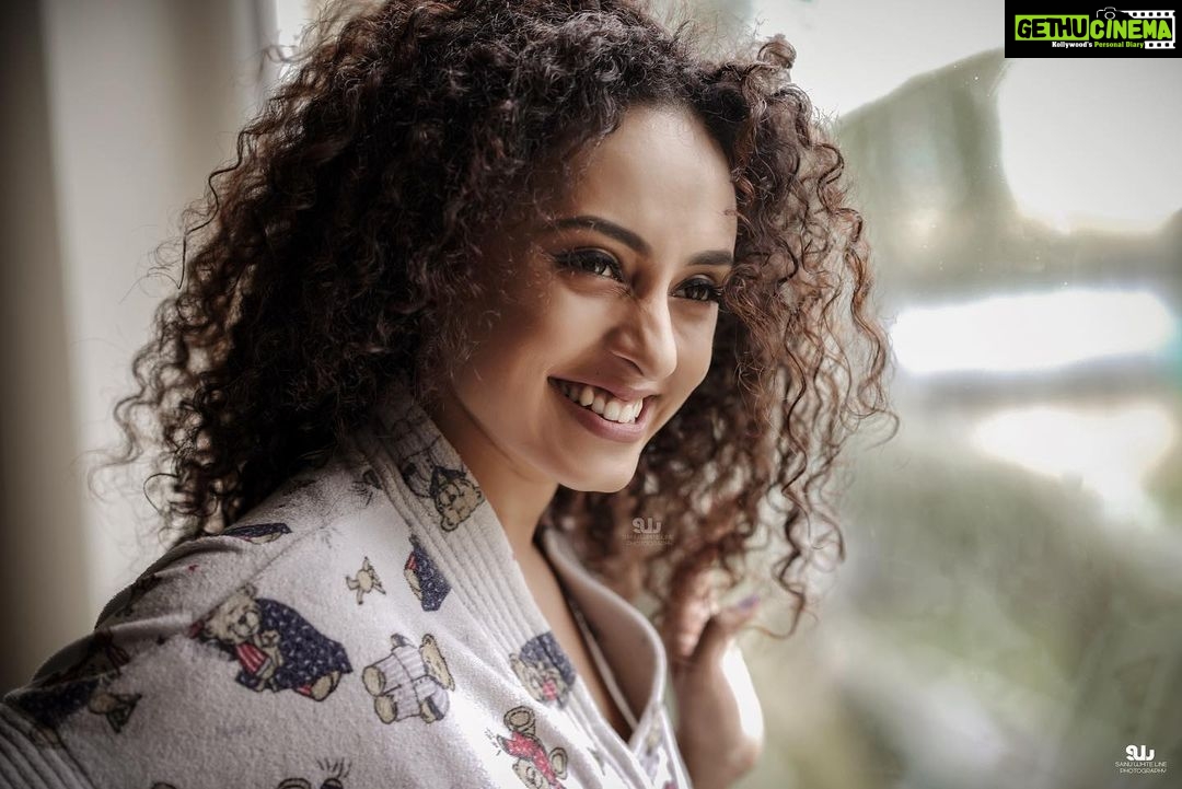 Pearle Maaney Instagram - Things happen in life...Easily Effortlessly Magically in Divine Order... when you Believe 🌸🦋 . . Talk to yourself beautiful things. 🧿