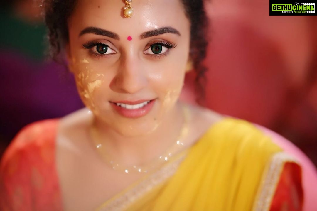Pearle Maaney Instagram - “How much love do you have?” They asked... “Well...I have a lot ! RECEIVED a lot of love...” She said proudly... “But that Does Not Count... the Only love that counts for You... is the one that you have GIVEN out to the World..” . Well... I’ve loved too... Unconditionally.... ❤️🤗” she said with a smile 🔥 . . What you give is what matters... Give... Love, give Forgiveness, give a second chance or even a 3rd or 4th chance, Give time... be patient, give trust, share a joke...give laughs, share food.... gift a happy tummy, give help... give a good listen, give a word of hope, give a smile from the heart to a complete stranger who needs it the most... but hey, don’t expect anything in return. . Because when you do something for someone... the reward comes directly from God... in a different form. . #BeAGiver