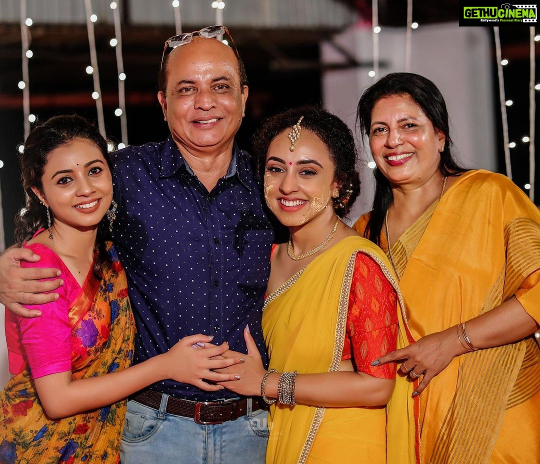 Pearle Maaney Instagram - Madhuramveppu☀️🌸❤️ Making sweet memories. . @maaneypaul @mollymaaney . . @sainu_whiteline click