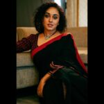 Pearle Maaney Instagram - When the Mind is Calm and You are just happy with whatever you already have.. well… that’s a state of mind I wish we all Could Have. . #Valimai releasing on 24th ❤️ . Click @clintsoman Saree @pearle.in Makeup and Hair : Me 🙋‍♀️