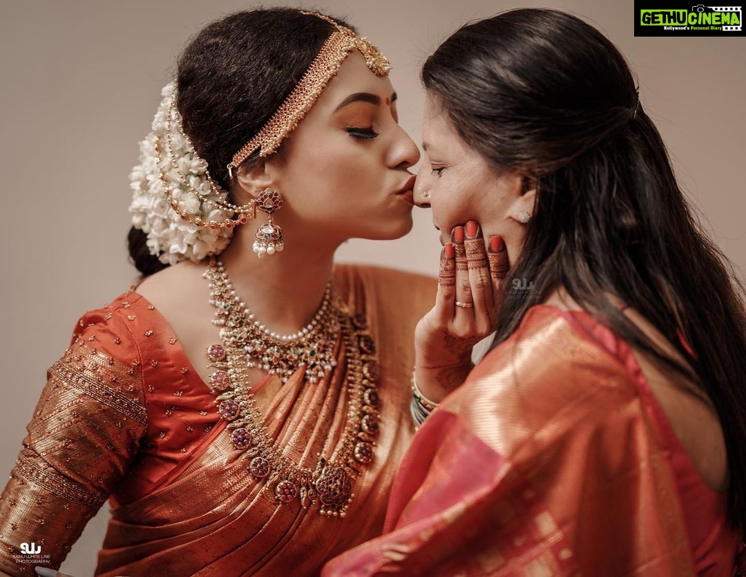 Pearle Maaney Instagram - Amma.... I’m here... always.❤️ I’ll never finish writing how I feel about you Amma. . . . . @sainu_whiteline