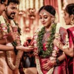 Pearle Maaney Instagram - Future looking bright❤️ @srinish_aravind . . . . Click @weddingbellsphotography Event @sugarplumclt Saree @milandesignkochi Jewelry @sangeetha916gold Makeup @renjurenjimar Mehandi @nizanmehandydesigns