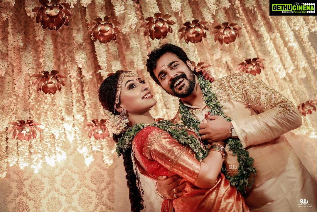 Pearle Maaney Instagram - 🥰 @srinish_aravind . . . . Click @sainu_whiteline Saree @milandesignkochi Events @sugarplumclt Make up @renjurenjimar Jewelry @sangeetha916gold