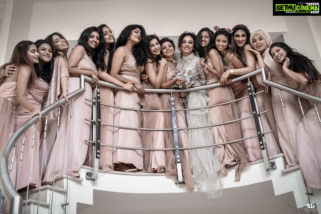 Pearle Maaney Instagram - Happy Us! 😘 @srinish_aravind . . . Click @sainu_whiteline Costume @labelmdesigners Bridesmaids @rosstoryofficial Event by @eventiaevents #pearlishwedding