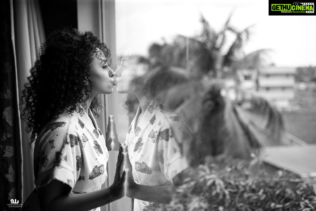 Pearle Maaney Instagram - 🌸 Drenched in Love... @srinish_aravind 🌸 . . . . Click by @sainu_whiteline Gown @labelmdesigners