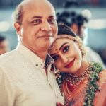 Pearle Maaney Instagram - A girl has Two Heros... after Marriage.❤️ Will make them both Proud... for the amount of trust they have in me. I love you daddy and @srinish_aravind Two men who have always motivated me to follow my dreams. #blessed @maaneypaul . . . Thank u @roopeshmokeri for this shot 🌸 this pic made me cry out of happiness...