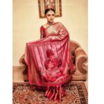 Pearle Maaney Instagram - A special saree for our Special day. @srinish_aravind . . . Saree from @milandesignkochi Chilli red kanchivaram saree... with our picture handwoven onto the pallu using 10 different coloured threads. It took over a month to finish... yet it’s for a beginning that is to last for eternity❤️ a saree that can be handed over to the next generation🥰 . . Click by @weddingbellsphotography Make up @renjurenjimar