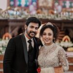 Pearle Maaney Instagram - We received all your blessings... ❤️ Thank You !!! 😘 @srinish_aravind . . . @sainu_whiteline Click Thank u for this beautiful Dream gown by @labelmdesigners Event by @eventiaevents Srini’s suit by @men_in_q_wedding #pearlishwedding Make up @sebastian.miranda.3998 Hair @sudhiar991