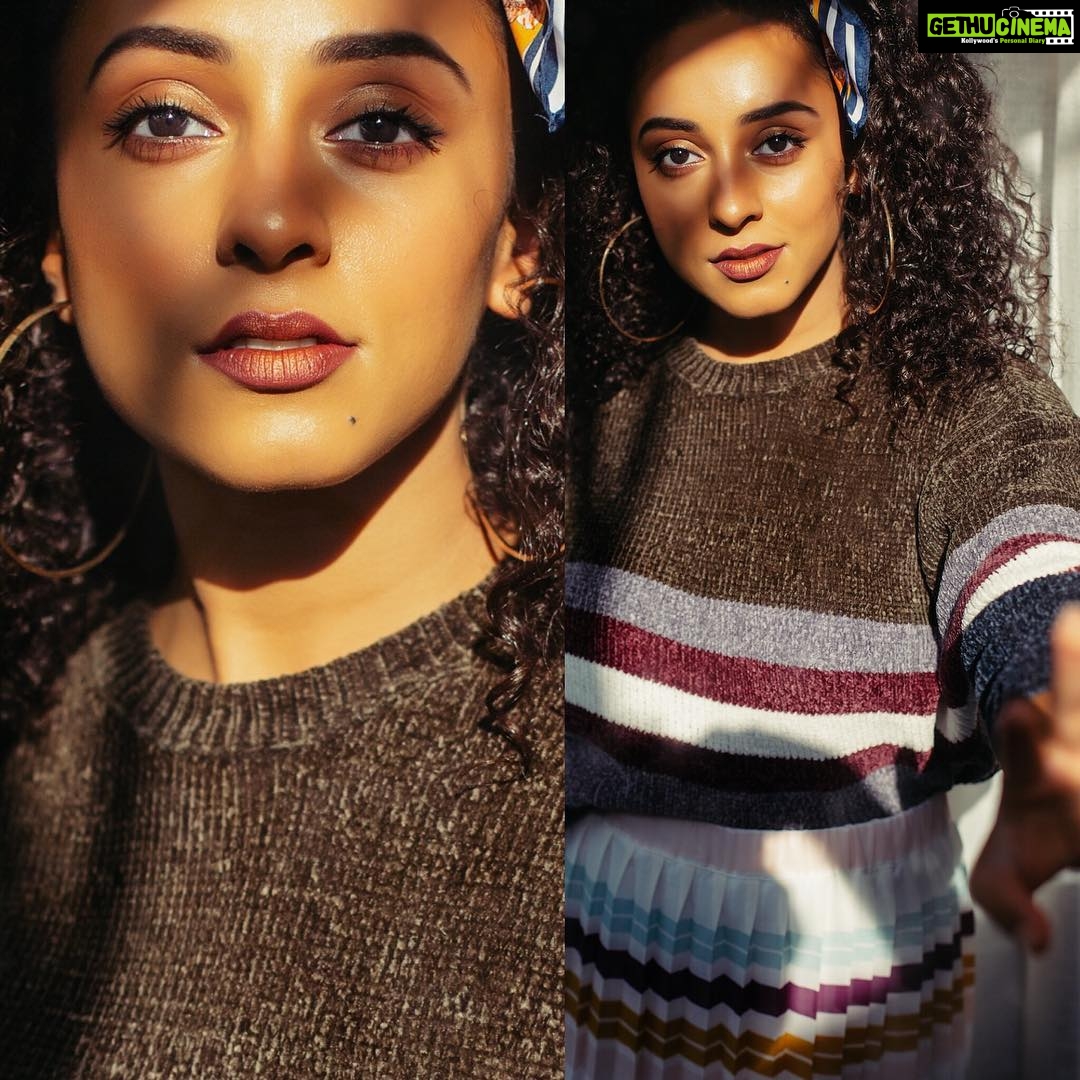 Pearle Maaney Instagram - Peace Love And Music to All❤️ . . 📸 @clintsoman 👗 @adampallil . Makeup: Myself 🌸