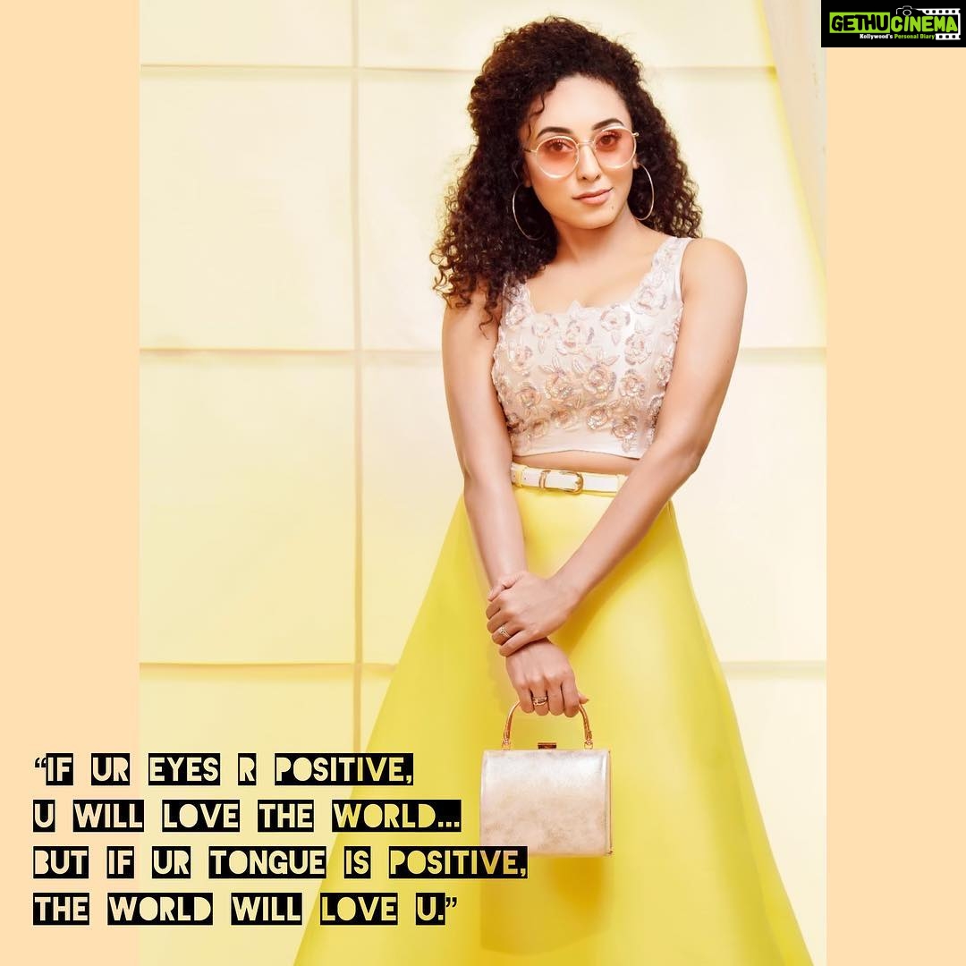Pearle Maaney Instagram - 🌼 . . 👗 @rosstoryofficial 📸 @anwarpattambiphotography