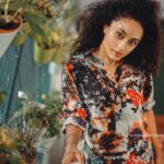 Pearle Maaney Instagram - Life is so Precious... and it is happening right now. Look around you...Right now... the things you see... smell... taste.. hear and Feel. That’s what is Real. Not the past... not the future. Remind yourself to Enjoy this present moment ❤️ and the rest will all follow. Peace Love and Music to All. . . @anwarpattambiphotography