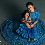 Pearle Maaney Instagram - I have friends from all Age groups 🤪 Twinning with My little friend Zoey. .look at her little toes... isn’t she the cutest??😘🤗🌸 . . Click by @seny_p_arukattu Wearing a completely handworked lehanga by @realmalkha Makeup and hair @shoshanks_makeup Styling @joe_elize_joy