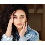 Pearle Maaney Instagram - Use Your Imagination... to Create Your Future... Listen to what makes you feel happy... watch what makes you feel relaxed.... say what you think is Positive and that’s gona be the biggest investment for your future. ❤️🌸 . . 📸 @anwarpattambiphotography Jacket @jishadshamsudeen Make up : Myself 🙂