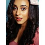 Pearle Maaney Instagram - “To be empowered—to be free, to be unlimited, to be creative, to be genius, to be divine—that is who you are…. Once you feel this way, memorize this feeling; remember this feeling. This is who you really are.” #FeelGreat ❤️ Peace Love and Music to All 😘 . . PC : @clintsoman Styling : @adampallil Makeup : Myself 🤓