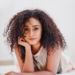 Pearle Maaney Instagram - I dint have a choice of being born a woman or a man... but I had the choice of being a “Strong” Woman! And I’m proud of my Choice❤️ Happy Women’s Day 🤗 . . @anwarpattambiphotography Wearing @rosstoryofficial