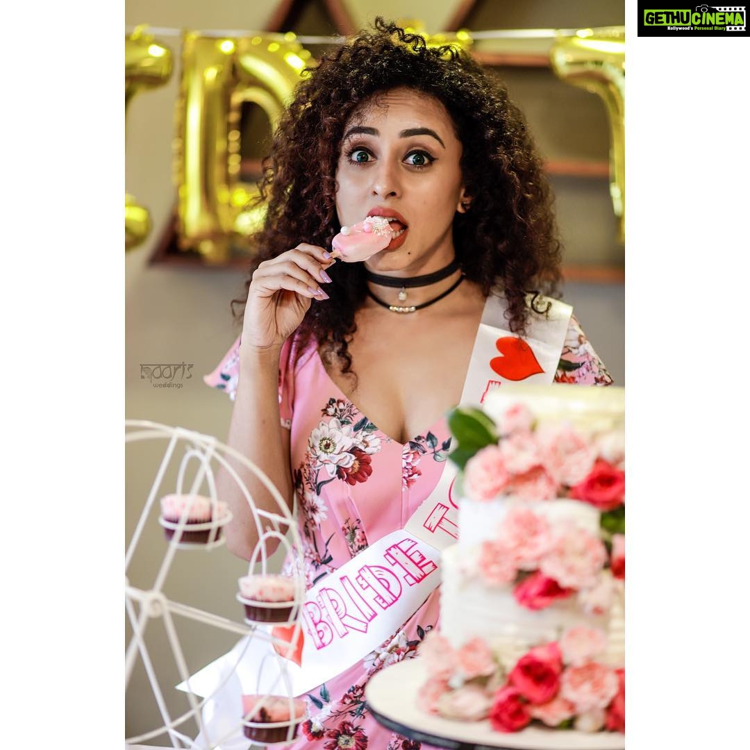 Pearle Maaney Instagram - My “Surprise Surprise “ 🥰🧿 #pearlishbridalshower #pearlishwedding #sister #friends #floral #celebration . . Thank you @rachel_maaney for planning this.. I’m so lucky to have a sister like u!!! .😘😘 . . Friends who are my Family!!!! I had such a wonderful time!!!!! 😘 .❤️❤️ For the yummy cupcakes and beautiful delicious cake @baketales_byfia .pic by @naarisweddings Event @eventiaevents