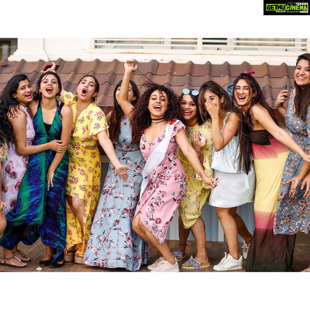 Pearle Maaney Instagram - My “Surprise Surprise “ 🥰🧿 #pearlishbridalshower #pearlishwedding #sister #friends #floral #celebration . . Thank you @rachel_maaney for planning this.. I’m so lucky to have a sister like u!!! .😘😘 . . Friends who are my Family!!!! I had such a wonderful time!!!!! 😘 .❤️❤️ For the yummy cupcakes and beautiful delicious cake @baketales_byfia .pic by @naarisweddings Event @eventiaevents