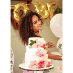 Pearle Maaney Instagram - My “Surprise Surprise “ 🥰🧿 #pearlishbridalshower #pearlishwedding #sister #friends #floral #celebration . . Thank you @rachel_maaney for planning this.. I’m so lucky to have a sister like u!!! .😘😘 . . Friends who are my Family!!!! I had such a wonderful time!!!!! 😘 .❤️❤️ For the yummy cupcakes and beautiful delicious cake @baketales_byfia .pic by @naarisweddings Event @eventiaevents