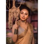 Pearle Maaney Instagram - The way I look at Pizza 🍕 🍕🤩 . . . Click by @_daisydavid_ @daisydavidphotography Saree by @rae_design_ Styled @ashif_marakkar Make up : Myself 🌺