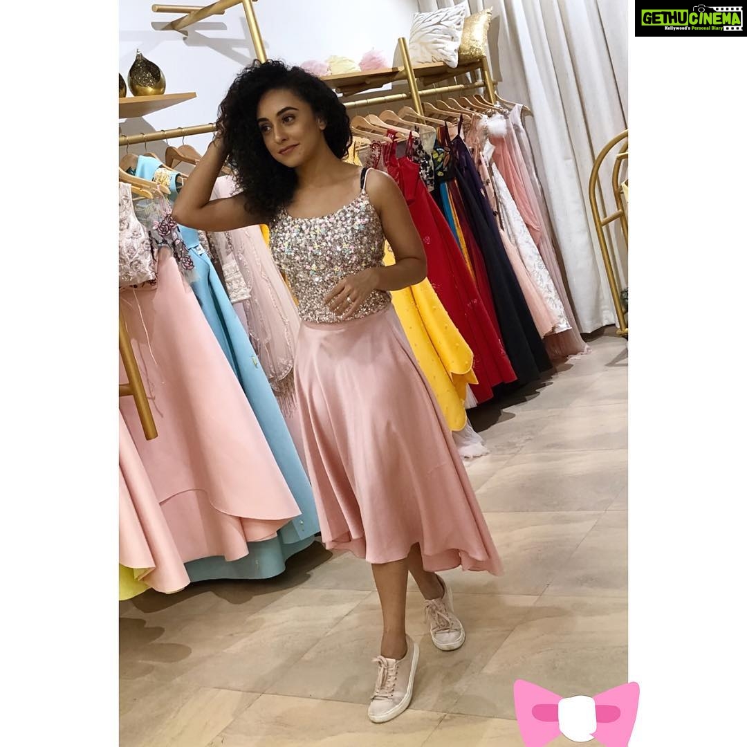 Pearle Maaney Instagram - I love Pink... especially when itโs all glittery ๐๐ธ . Outfit by @rosstoryofficial