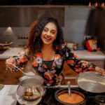 Pearle Maaney Instagram – Korachu Chorum meen curry-um edukkatte ? 😋😋 I wish I could cook for you all some day and invite you all over… for now just manage with this pic 😜