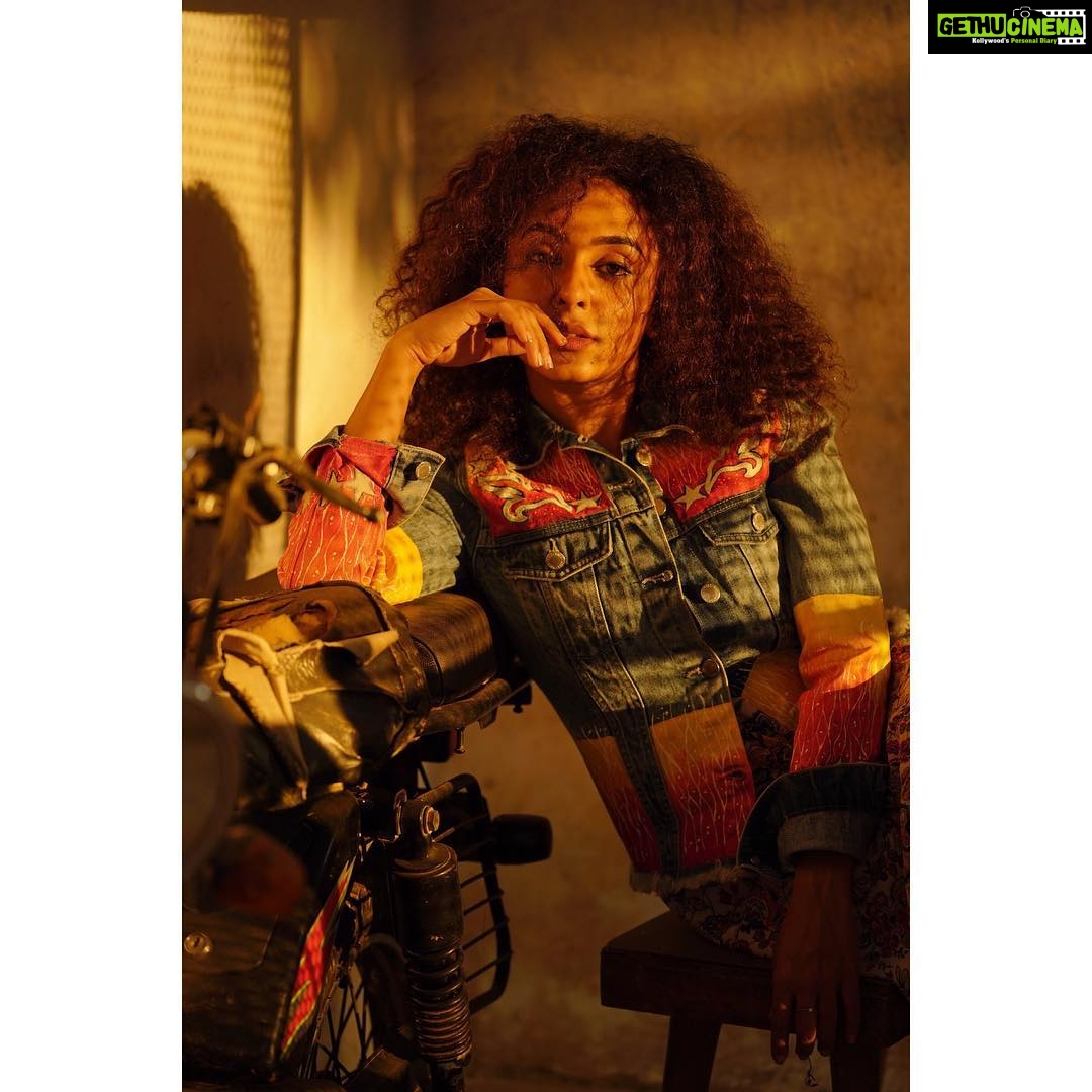 Pearle Maaney Instagram - Life is always offering you the best... Be grateful for it and keep moving forward❤️ . . PC: @richard_antony_