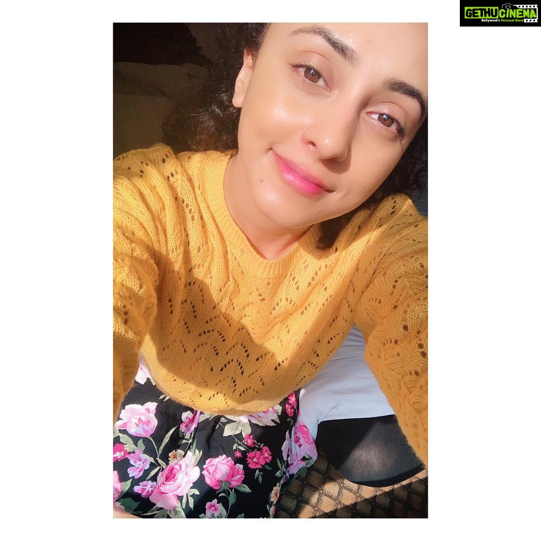 Pearle Maaney Instagram - Hello! Yellow 🌼
