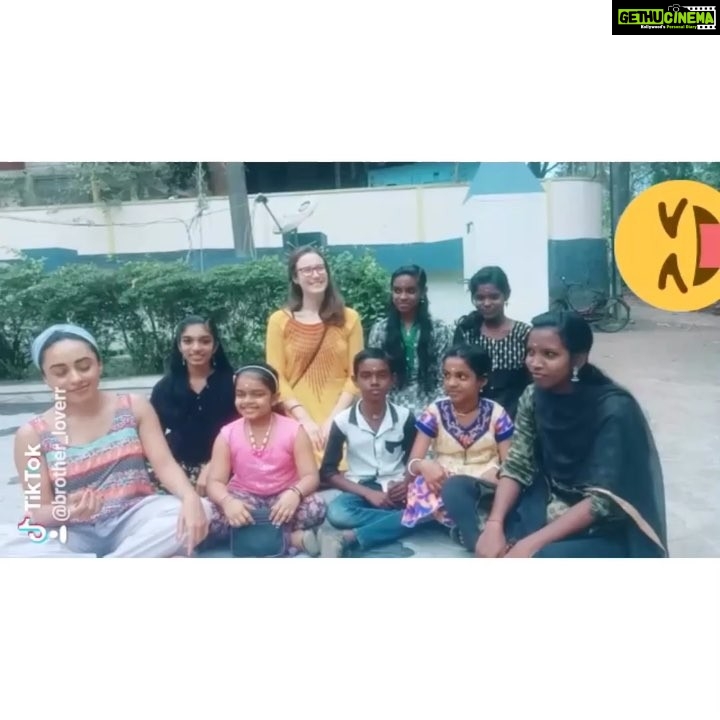 Pearle Maaney Instagram - Music class ... Lesson No.1 - Tolerance 😂 . @therapeutic_traveller Gona miss this place and people ... but they have gifted a lot of Good Memories to carry back with me...❤️😋