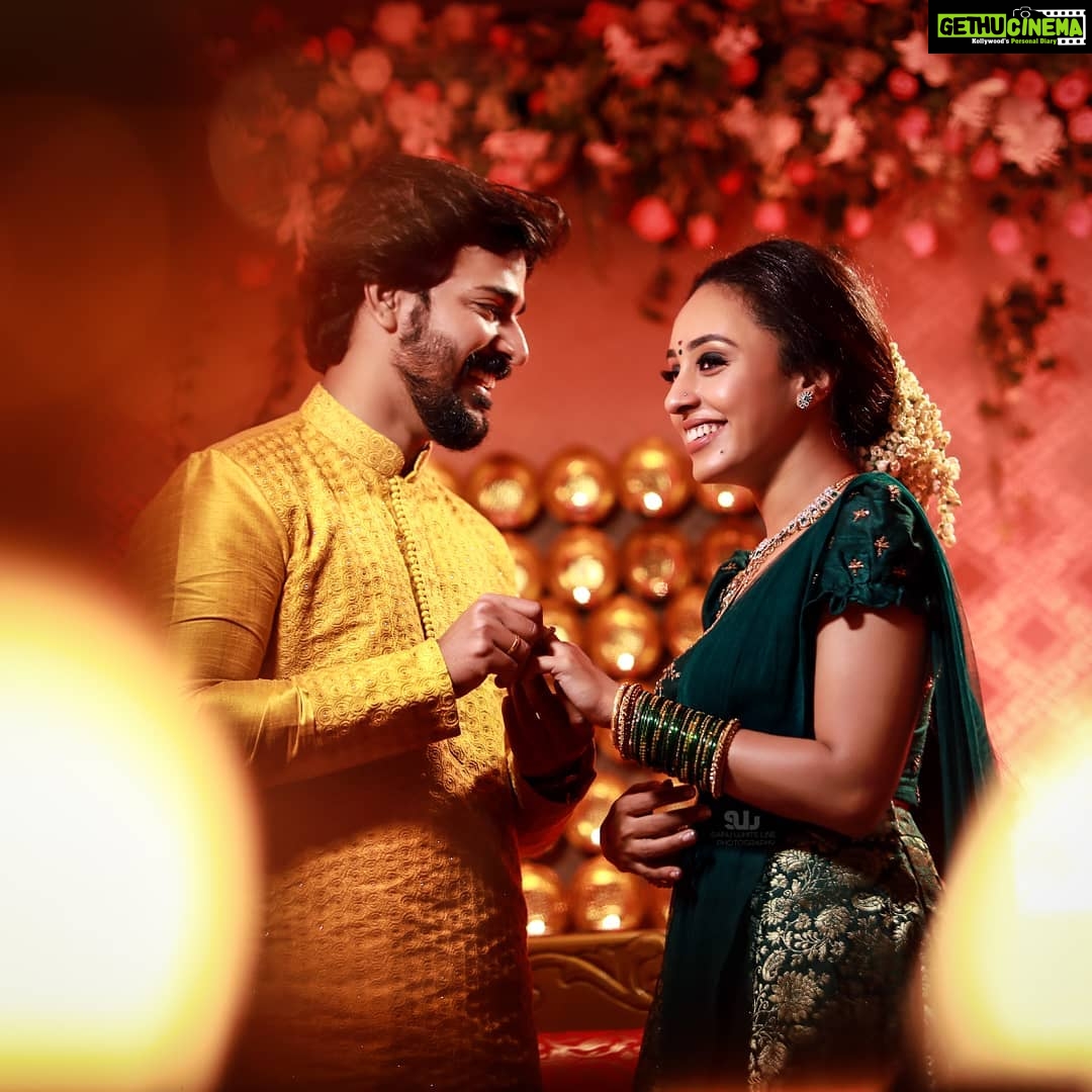 Pearle Maaney Instagram - To New Beginnings ❤️ @srinish_aravind #engagement . . . Click by @sainu_whiteline Costume @labelmdesigners Stage Decor @sugarplumclt Make up @sebastian.miranda.3998 @sudhiar991