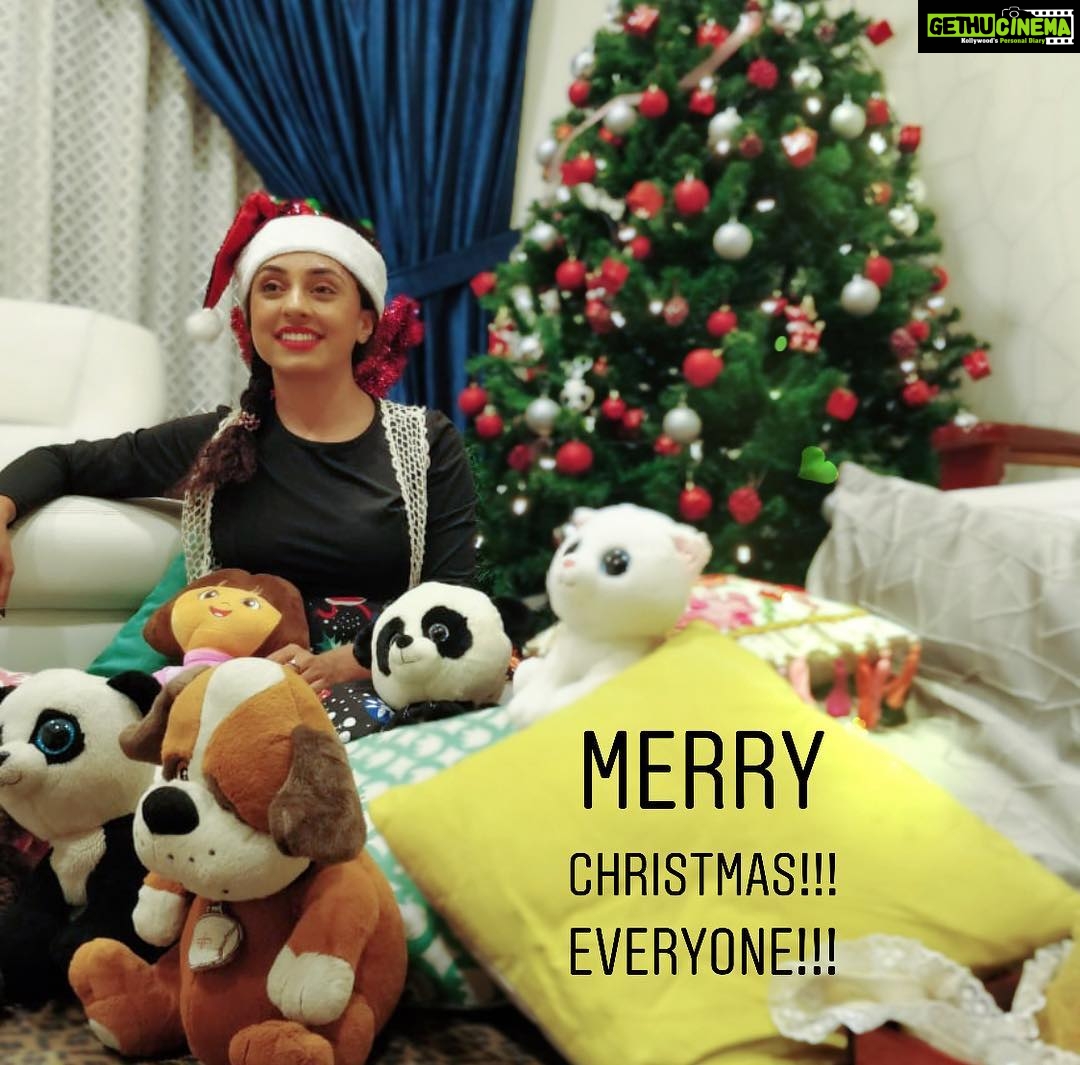 Pearle Maaney Instagram - Wishing You a Merry Merry Christmas 🎄 ❤️🎅🏻 Be happy... Smile and Spread Love!