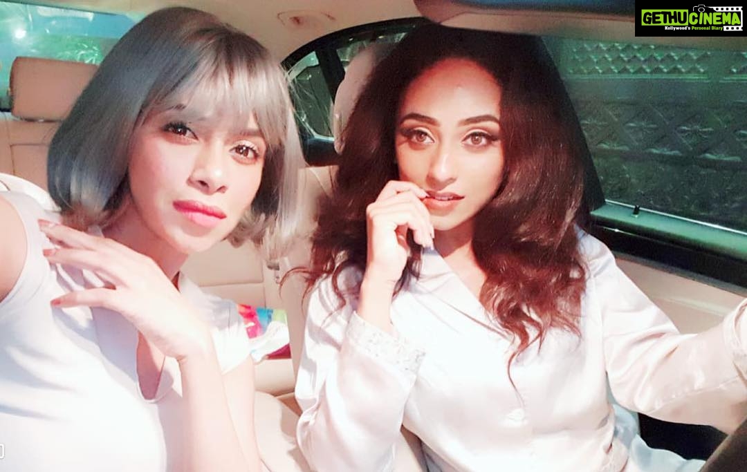 Pearle Maaney Instagram - With My sweet Friend and Awesome Stylist @ratikhavenugopal ❤️ She is Ambitious and Driven by Pure Passion for Fashion.
