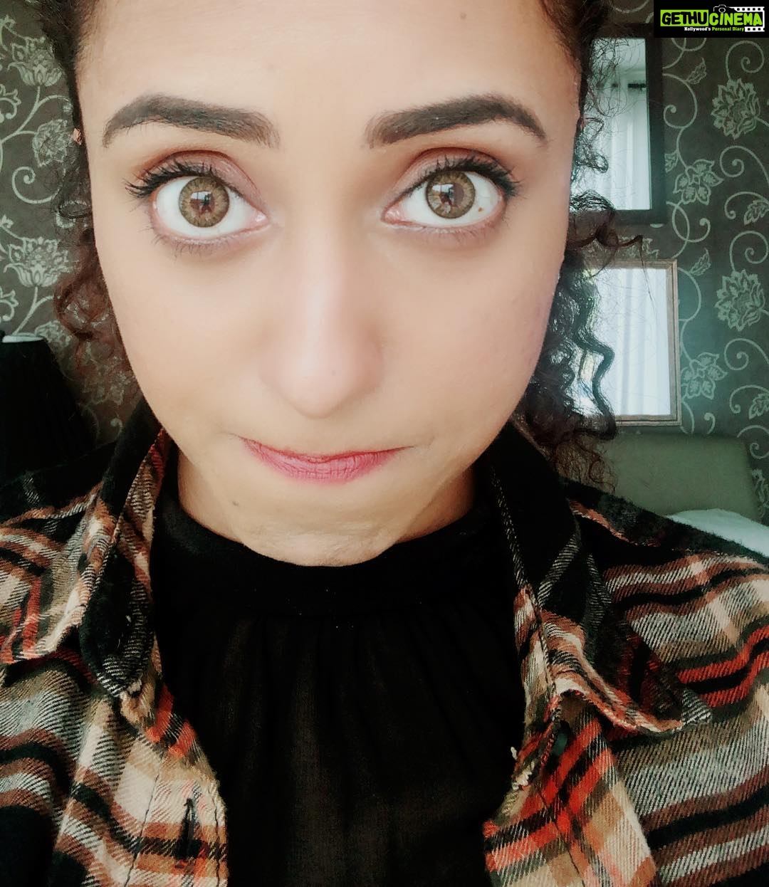 Pearle Maaney Instagram - “The way you look at yourself in the mirror after you end up doing something really stupid is usually priceless”. 😜 #chammiPoyi
