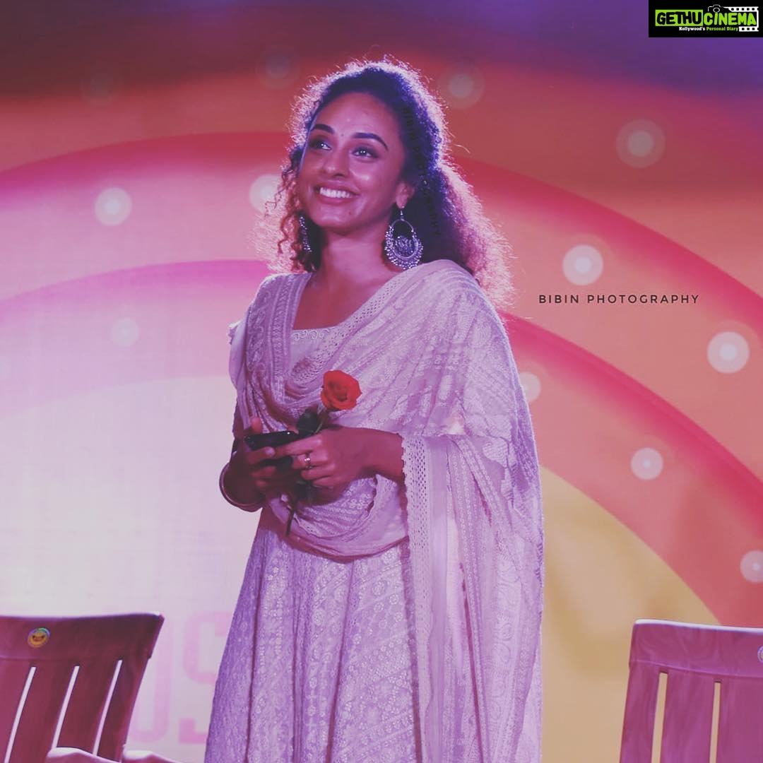Pearle Maaney Instagram - It’s a beautiful day... a new day..☀️🌈 Start by thanking God for the simple gifts that you already have... like the food you are about to eat 🍲the amazing people around you👬👭👬... the air that you are breathing❄️... the clothes that you wear... 👚👔the roof above your head... 🏠the ability to smile 😊 and most of all.... the gift of life itself. -Pearle ❤️ Peace Love and Music to You. Gooooooooood Morning my dear superstars ⭐️ because you are special and Unique. There is nobody like you. So be proud of who you are... and believe in Yourself🤗