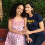 Pearle Maaney Instagram - I look at her and think to myself “how can someone be so beautiful inside and outside... how can someone be so strong and yet so delicate...”🧐🤔🤔 She makes me feel so comfortable and I know she does it effortlessly. Her happy vibe is extremely contagious 😋Now that’s Mammu to me. My bundle of positivity and Love. 😘❤️ #catchingup @mamtamohan Pachamama Art Cafe