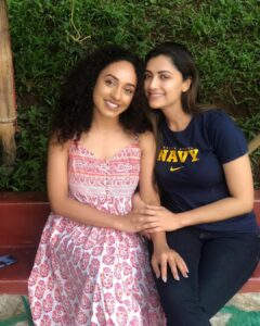 Pearle Maaney Instagram - I look at her and think to myself “how can someone be so beautiful inside and outside... how can someone be so strong and yet so delicate...”🧐🤔🤔 She makes me feel so comfortable and I know she does it effortlessly. Her happy vibe is extremely contagious 😋Now that’s Mammu to me. My bundle of positivity and Love. 😘❤️ #catchingup @mamtamohan Pachamama Art Cafe