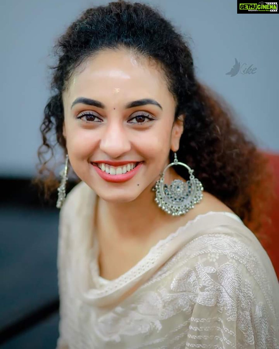 Pearle Maaney Instagram - Smile 😊 with All your heart ❤️ Because life is actually Beautiful. Peace Love and Music to All