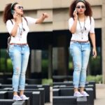 Pearle Maaney Instagram - When u Have no Network and the only solution is to stand on Higher surfaces... in my case... a Chair. “Range Evideya??!” 😂 #candid #casual